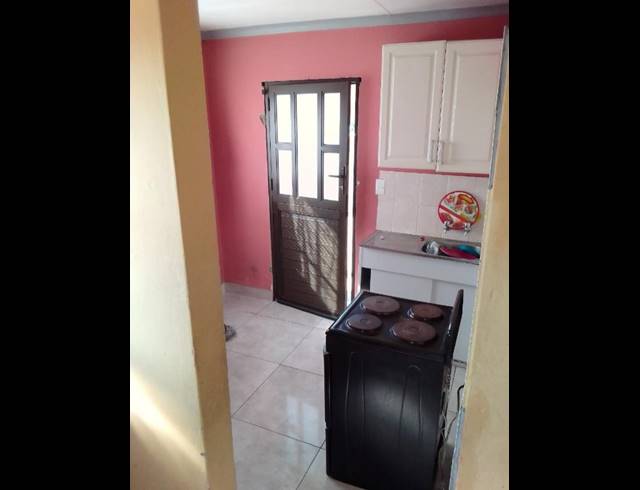 2 BEDROOM PROPERTY TO RENT IN KAYA SAND